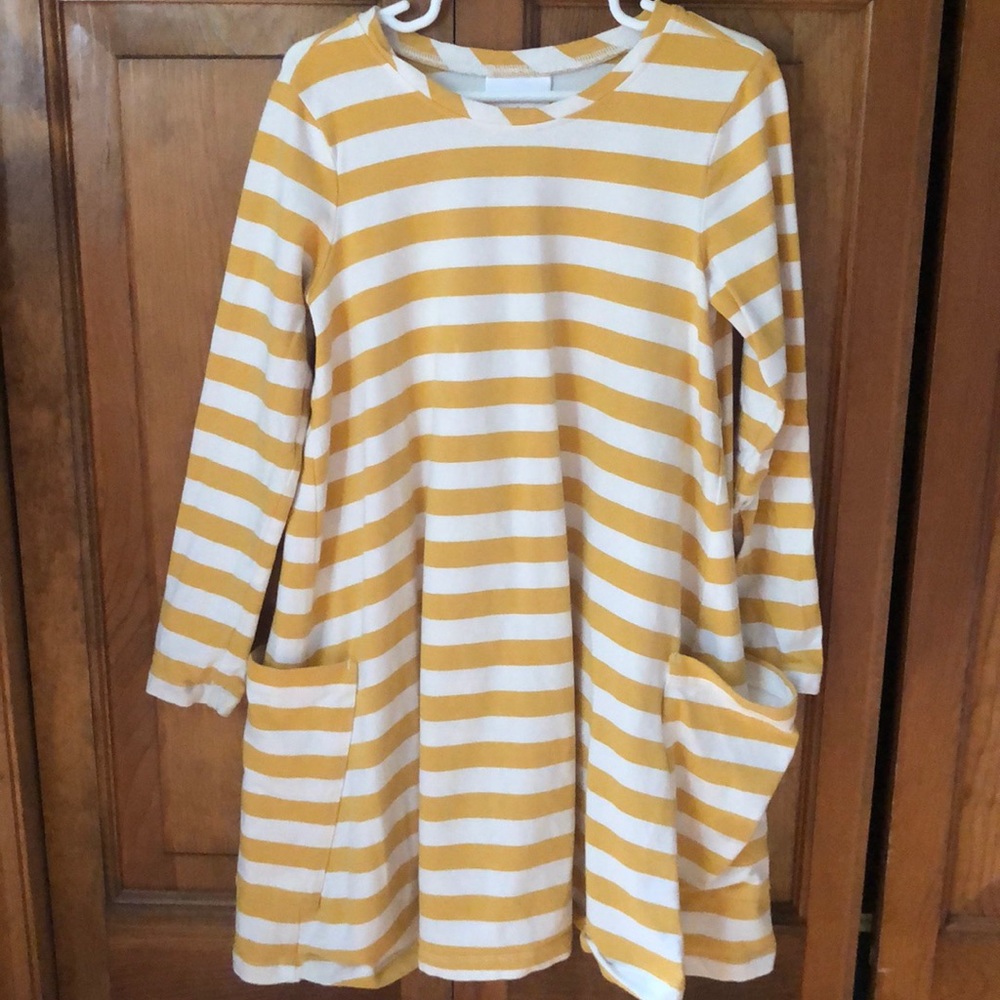 Hanna Andersson gold and white small twirl dress